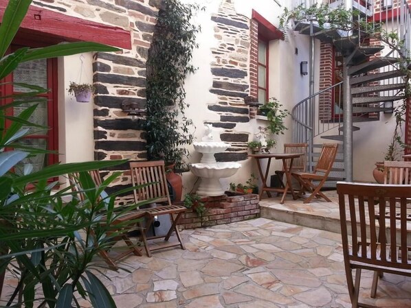 Terrace/patio - Hotel du Chateau (Vitre)