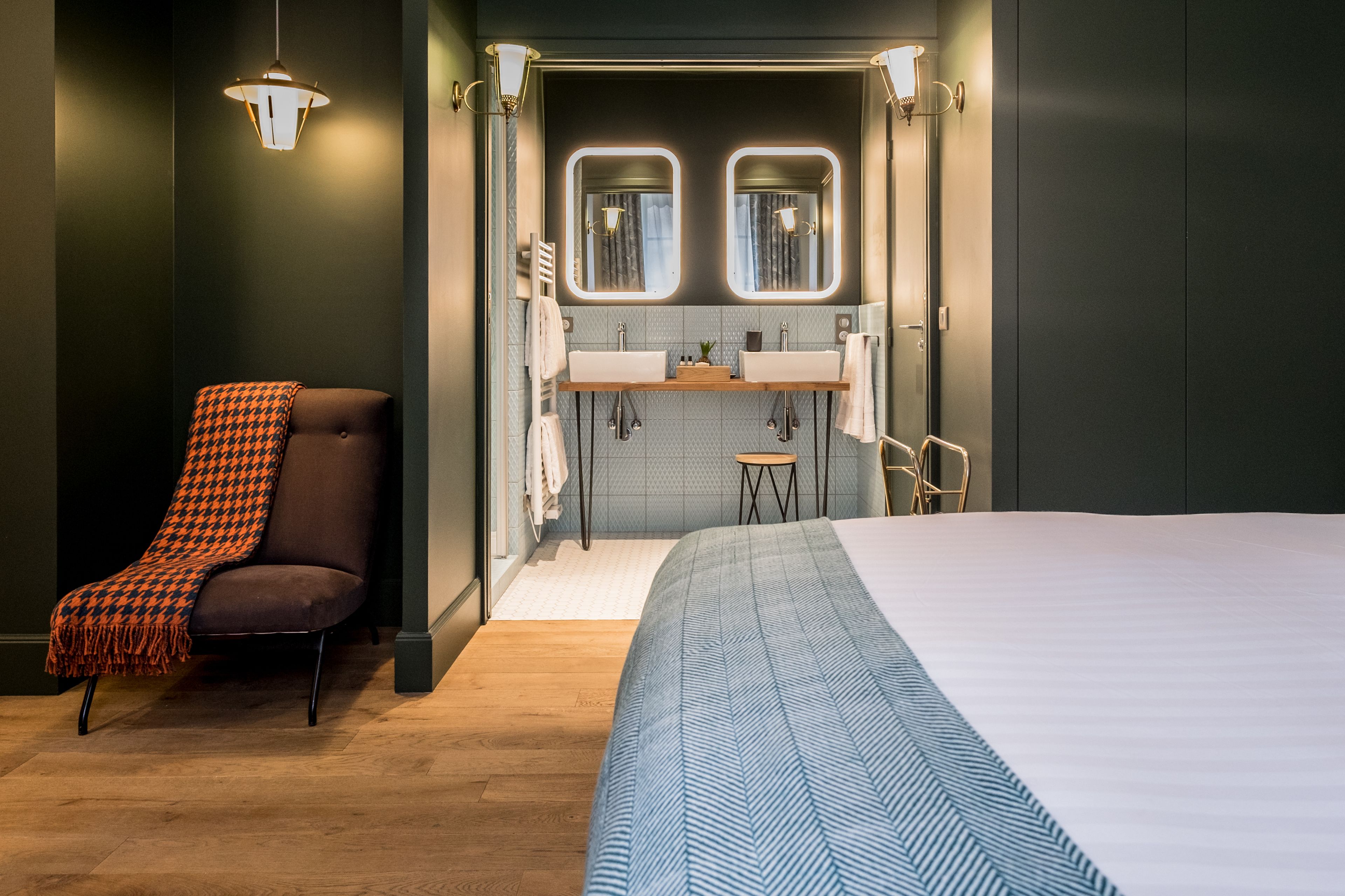Premium bedding, in-room safe, blackout curtains, soundproofing