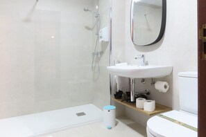 Standard Double Room | Bathroom