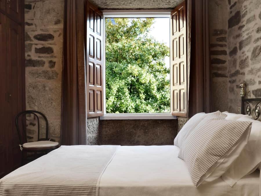 Wi-Fi de cortesia, roupa de cama