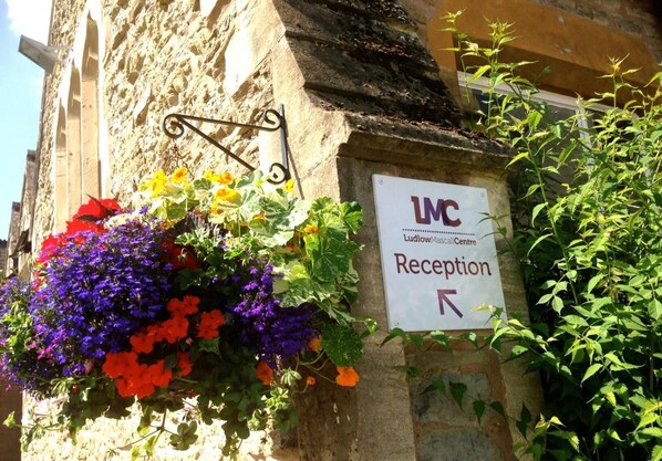 Exterior - Ludlow Mascall Centre - Hostel (Ludlow)