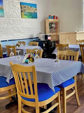 Breakfast, lunch and dinner served - Ludlow Mascall Centre - Hostel (Ludlow)