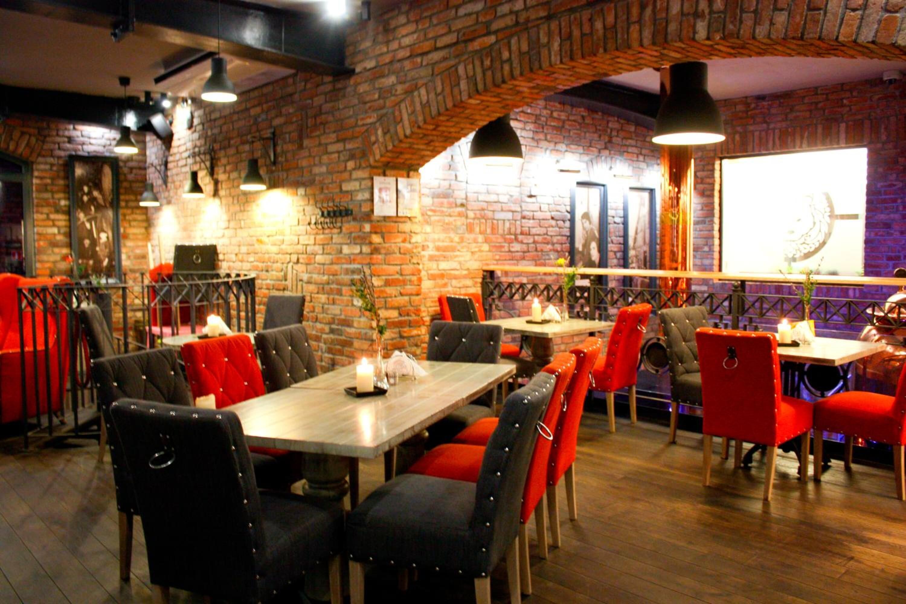 2 restaurants, italian cuisine