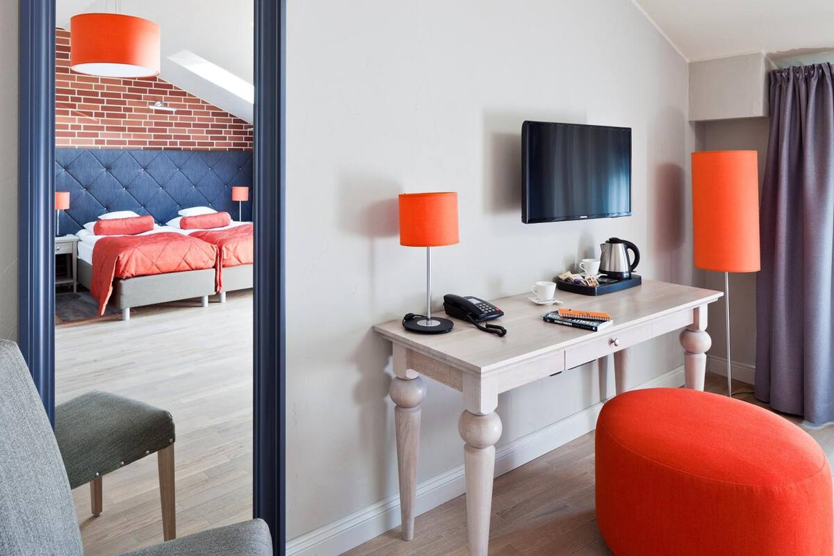 Estudio superior, 2 habitaciones, bañera, vistas a la ciudad | Sábanas de algodón egipcio, ropa de cama de alta calidad, minibar