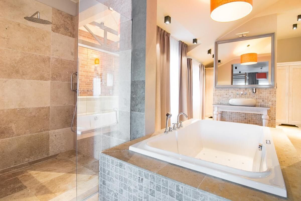 exclusive studio suite | bathroom | shower, free toiletries, hair dryer, towels