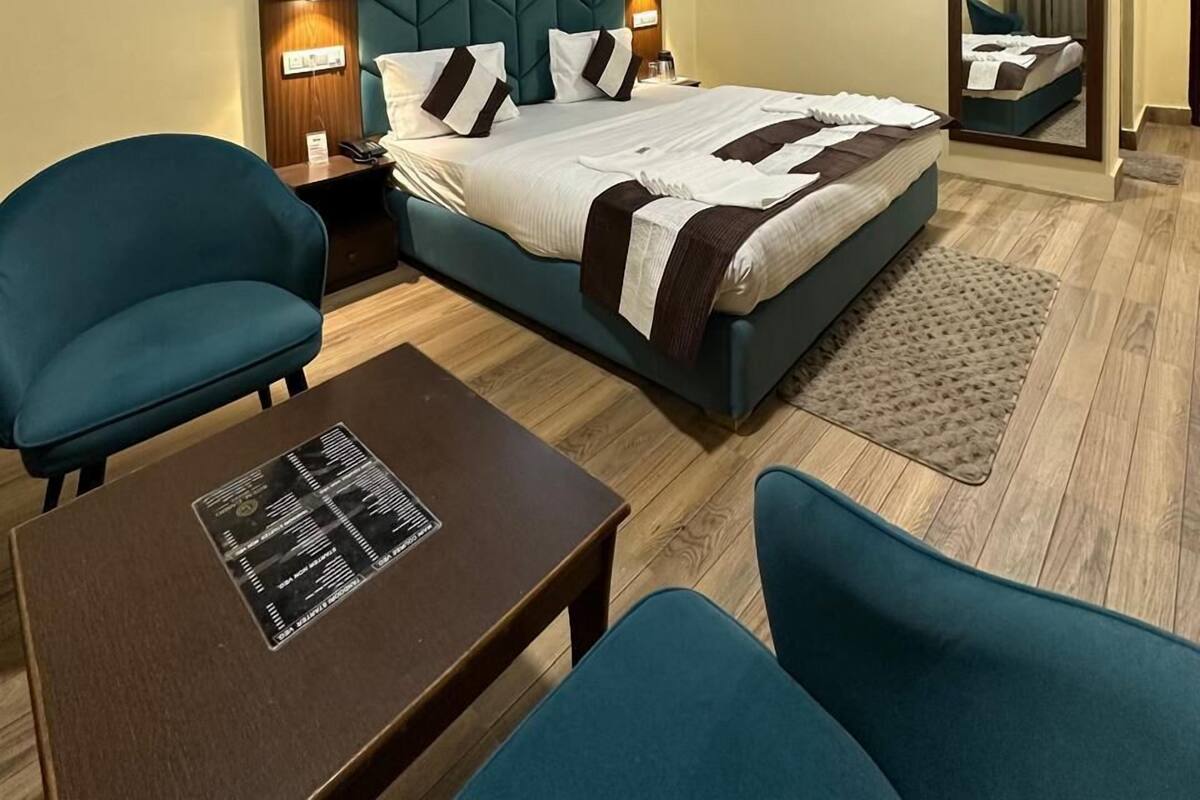 1 bedroom, hypo-allergenic bedding, desk, free WiFi