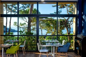 Daily buffet breakfast (EUR 20 per person)