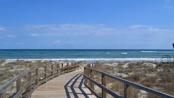 Una spiaggia nelle vicinanze