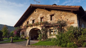 Mặt tiền nơi lưu trú