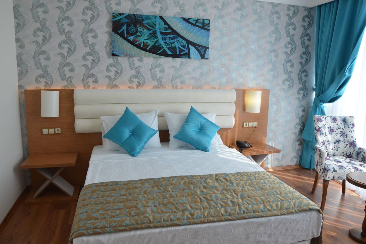 Double or Twin Room | Minibar, in-room safe, cribs (free)