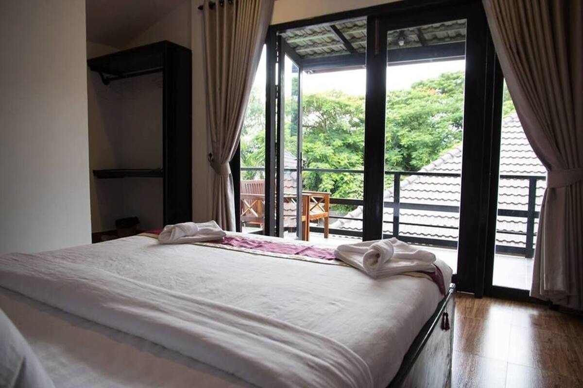 High Superior Double with Balcony | In-room safe, desk, WiFi (free)
