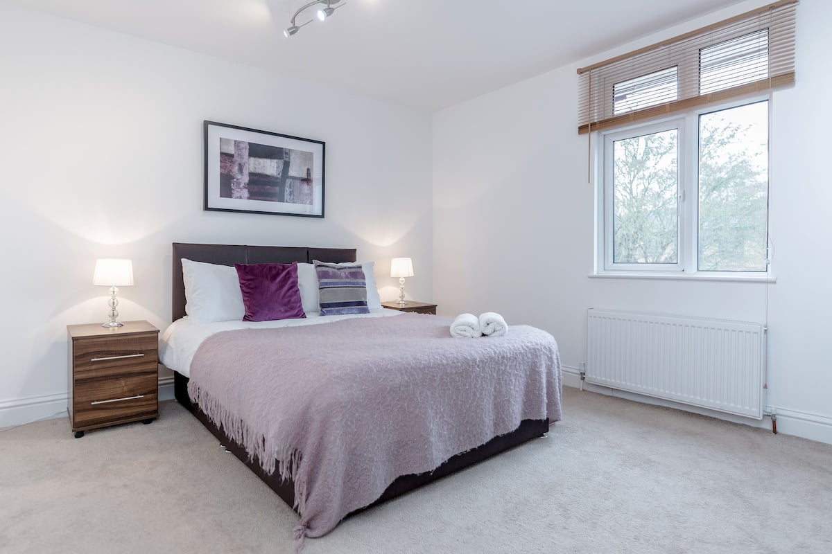 Premium bedding, laptop workspace, iron/ironing board, free WiFi