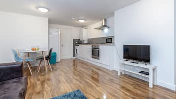 Luxury Apartment, 2 Bedrooms, Ground Floor | Private kitchen | Full-size fridge, microwave, oven, stovetop