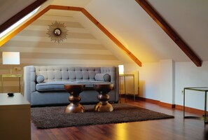 28-inch flat-screen TV with digital channels, TV - Duerming Casas Reales (Santiago de Compostela)