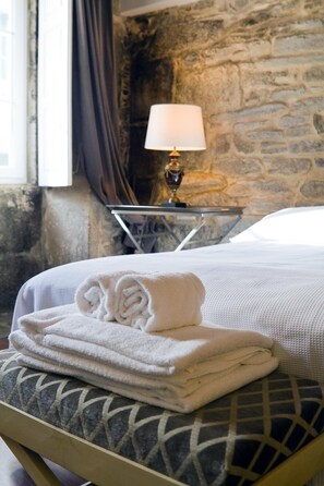 Iron/ironing board, free WiFi, bed sheets - Duerming Casas Reales (Santiago de Compostela)