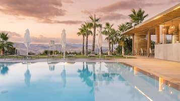 Outdoor pool, sun loungers