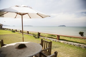 Di pantai