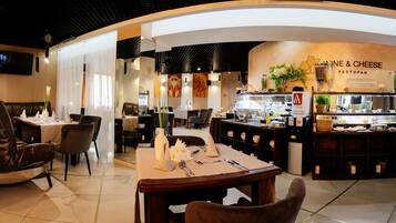 Aamiainen, lounas ja illallinen; venäläinen keittiö