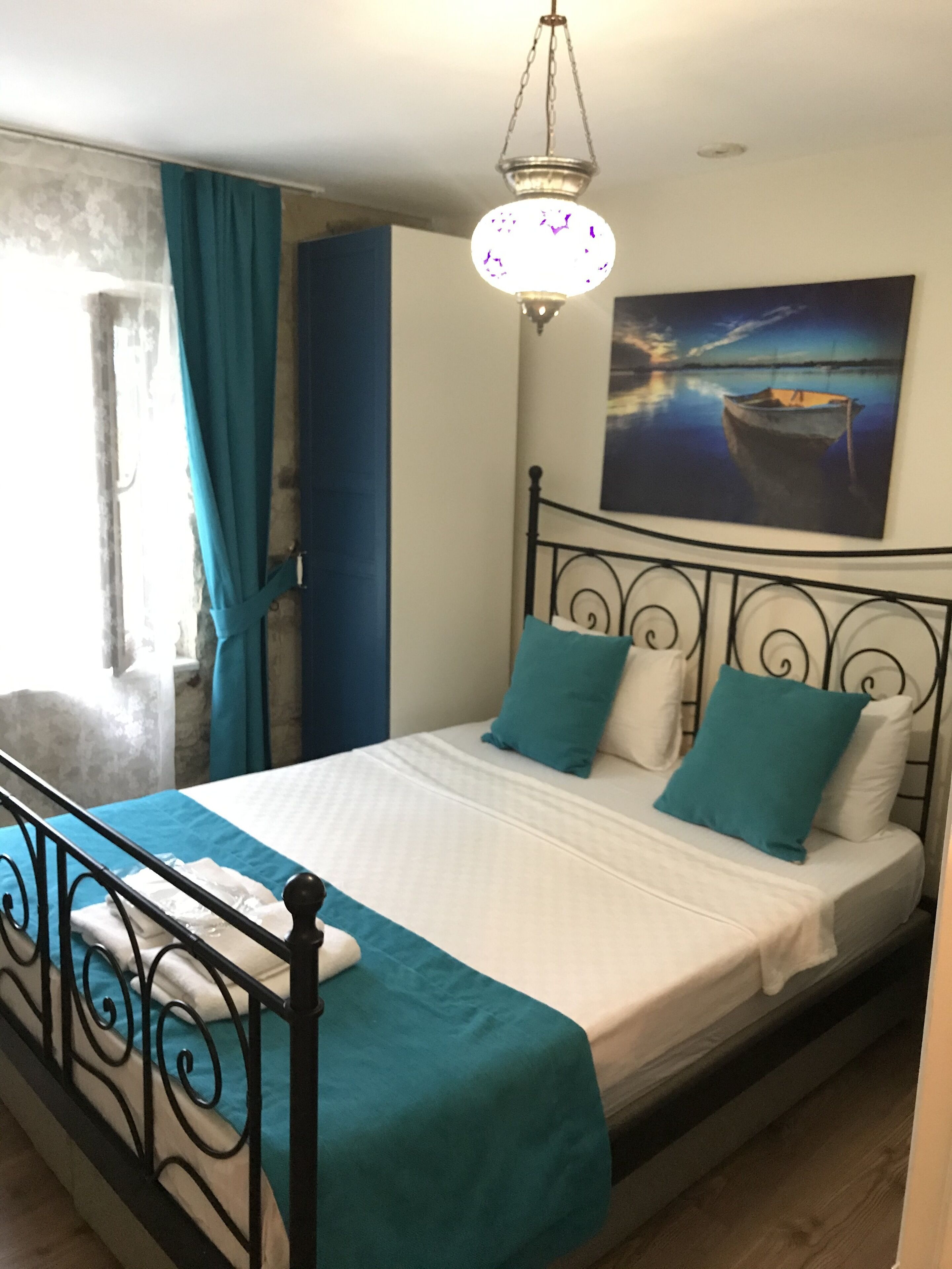 Minibar, desk, soundproofing, free WiFi