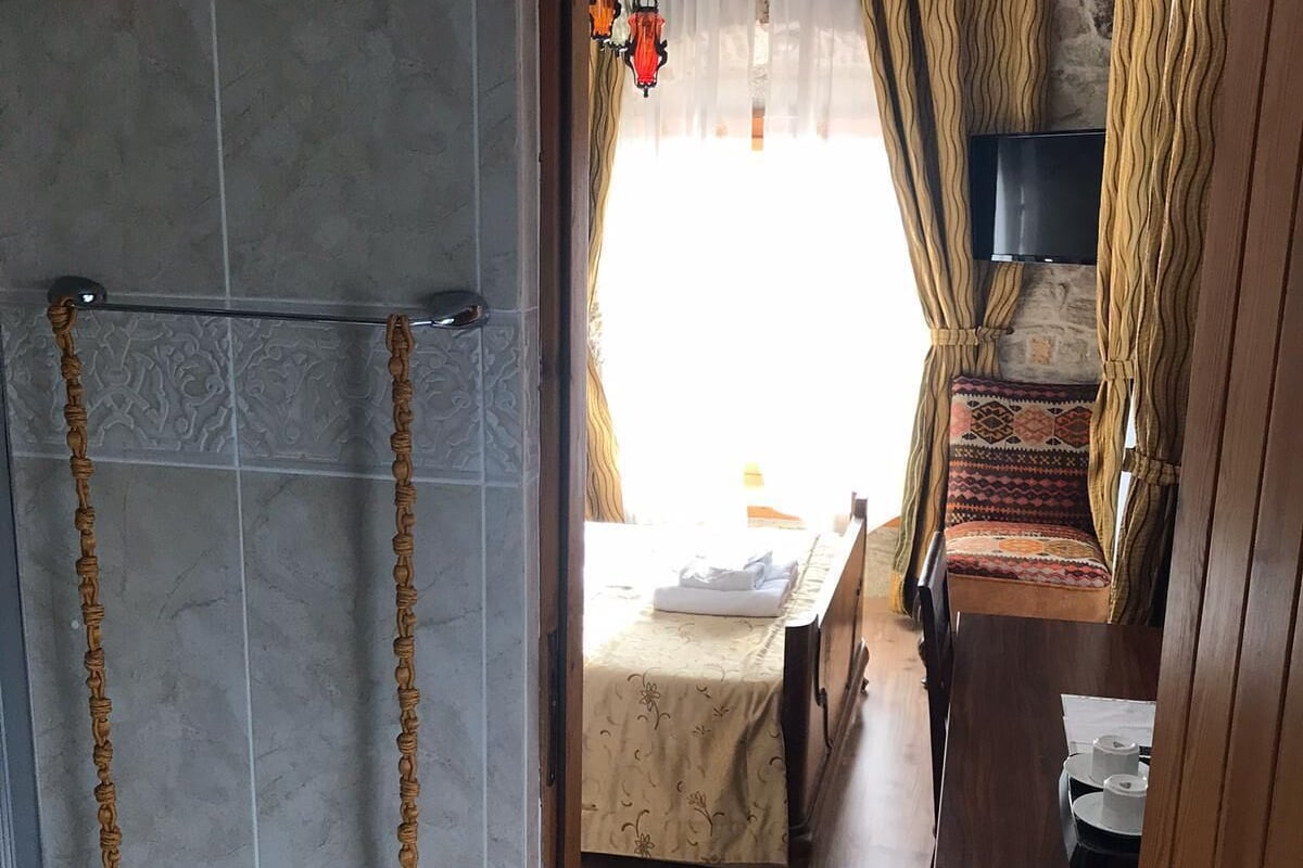 Minibar, desk, soundproofing, WiFi (free)