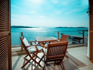 Exclusive-sviitti, 2 makuuhuonetta, merinäköala, rannan lähellä | Näkymä parvekkeelta