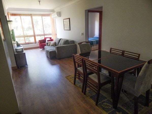 Apartment, 2 Bedrooms | Living room | Flat-screen TV - Gramado Golden Apartamento (Gramado)