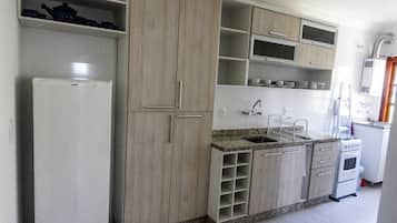 Apartment, 2 Bedrooms | Private kitchen | Fridge, microwave, oven, stovetop
