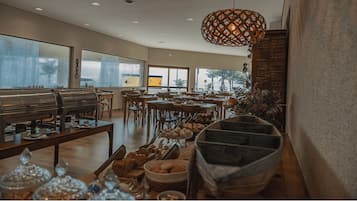 Bao gồm bữa sáng buffet hàng ngày