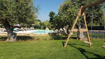 Área de juegos infantiles al aire libre