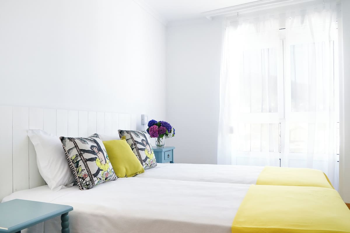 Premium bedding, iron/ironing board, cribs (surcharge), WiFi (free)