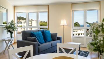 Ropa de cama de alta calidad y tabla de planchar con plancha