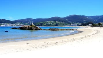 Una spiaggia nelle vicinanze