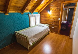 Standard trippelrum - 1 sovrum | Badrum | Badkar/dusch, gratis toalettartiklar, hårtork och handdukar