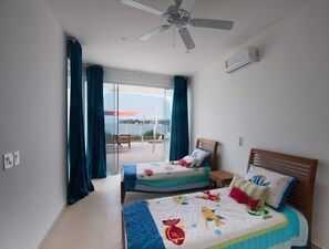 7 dormitorios, decoración individual, cortinas opacas