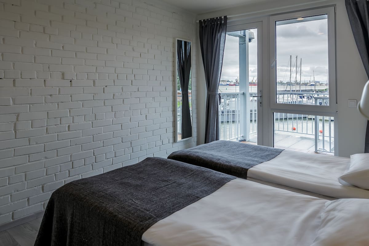 Standard Double Room | In-room safe, cribs (free), WiFi (free), bed sheets
