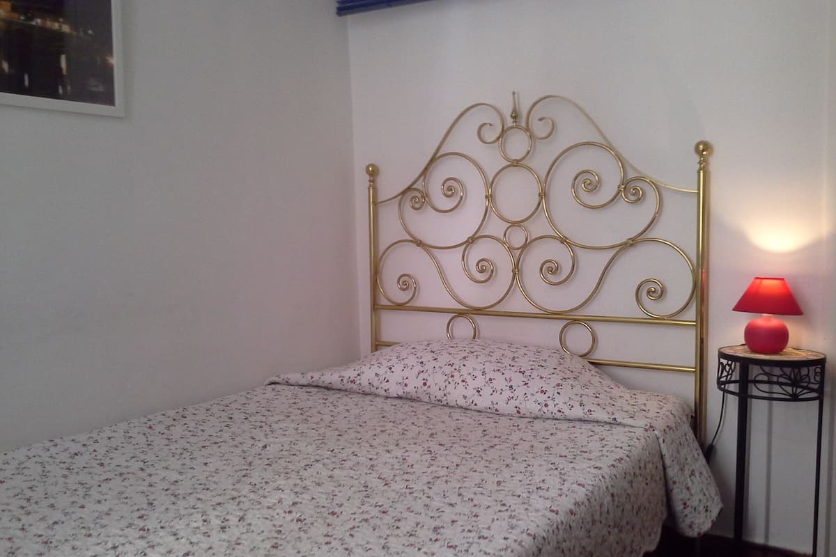 Standard enkelrum | Skrivbord, gratis wi-fi och sängkläder