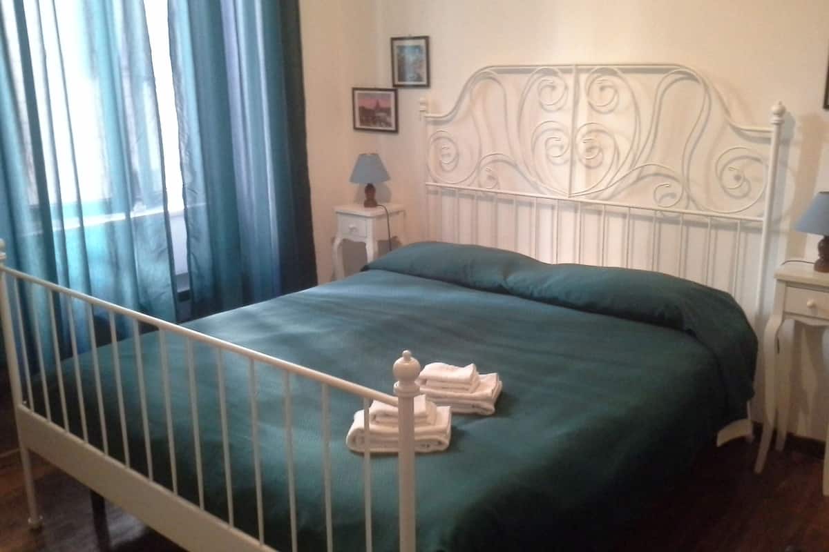 Standard dubbelrum eller tvåbäddsrum | Skrivbord, gratis wi-fi och sängkläder