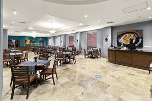 Tägliches inbegriffenes großes Frühstück