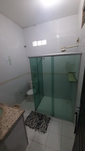 Basic Shared Dormitory, Multiple Beds | Bathroom - Albergue Piratas do Sol - Hostel (Recife)