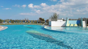 Seasonal outdoor pool, pool umbrellas, sun loungers