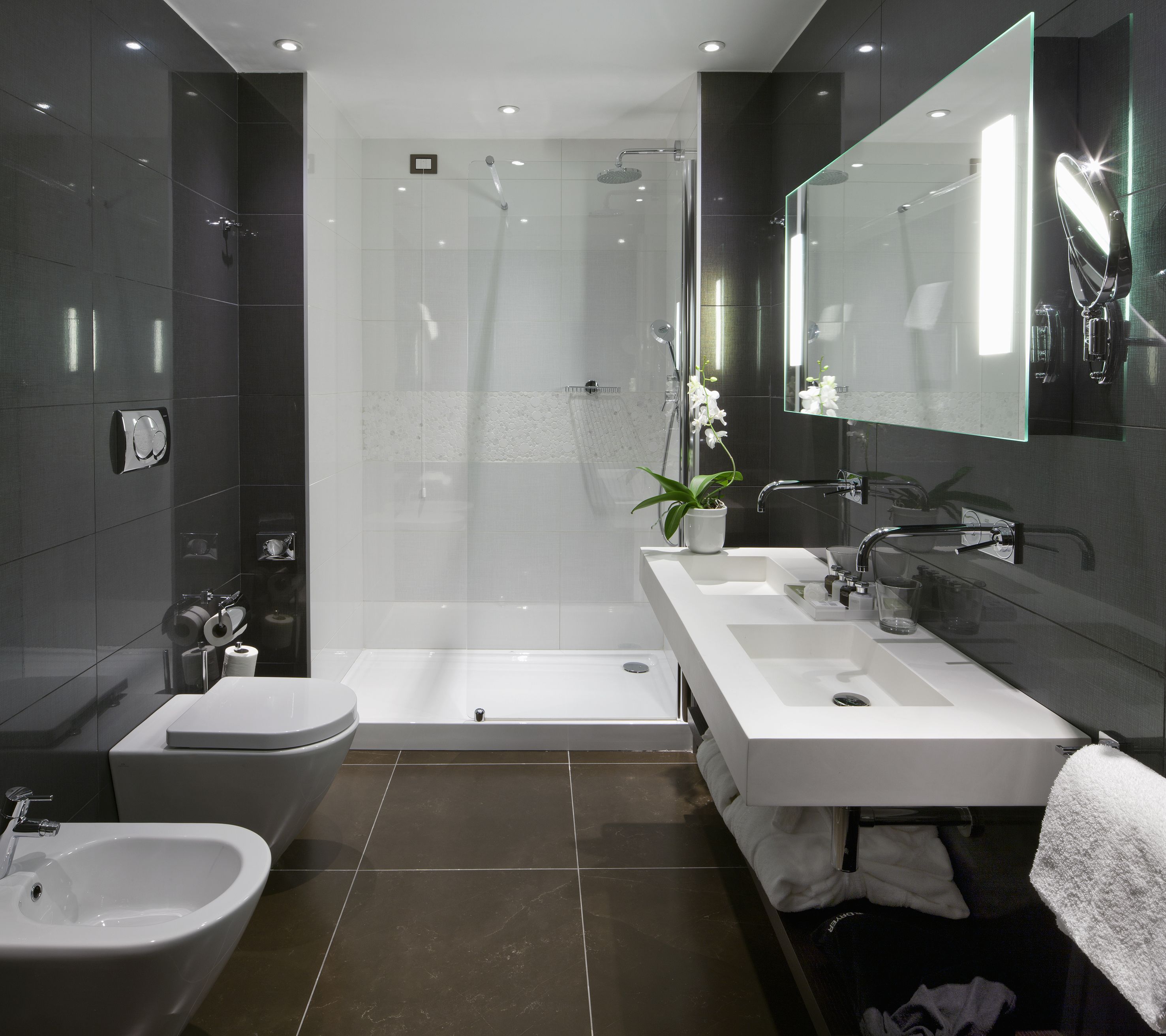 superior double room, 1 double bed | bathroom | shower, eco-friendly toiletries, hair dryer, bidet