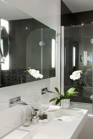 Superior Double Room, 1 Double Bed | Bathroom sink - Isola di Albarella Golf Hotel (Rosolina)