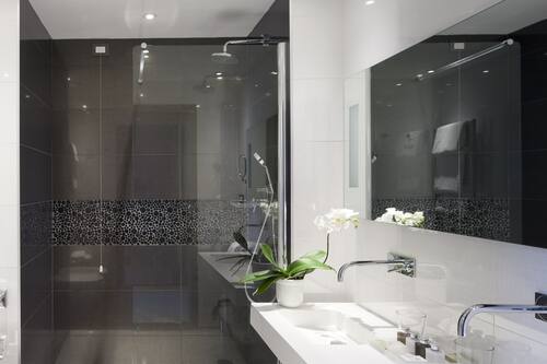 Superior Double Room, 1 Double Bed | Bathroom | Shower, eco-friendly toiletries, hair dryer, bidet