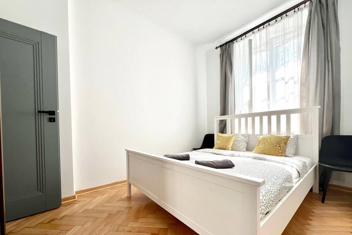 Premium Apartment, 4 Bedrooms, City View (Świętojańska 27/29 m 2A) | Iron/ironing board, cribs (surcharge), WiFi (free)
