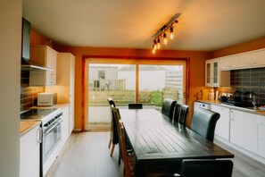 Casa, bagno privato, vista giardino (5 Bedroom House ) | Ristoranti