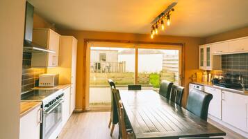 Standard Double Room, Private Bathroom | Dining