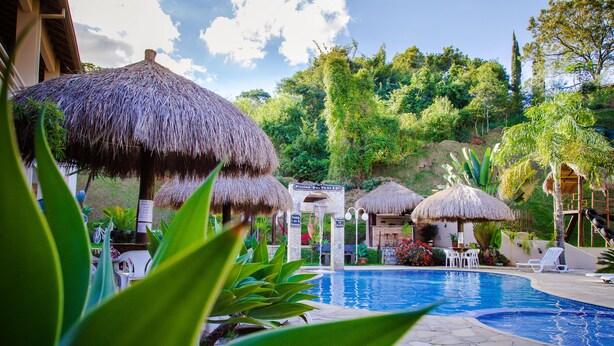 Outdoor pool, free cabanas, pool umbrellas - Pousada Pompéia (Socorro)