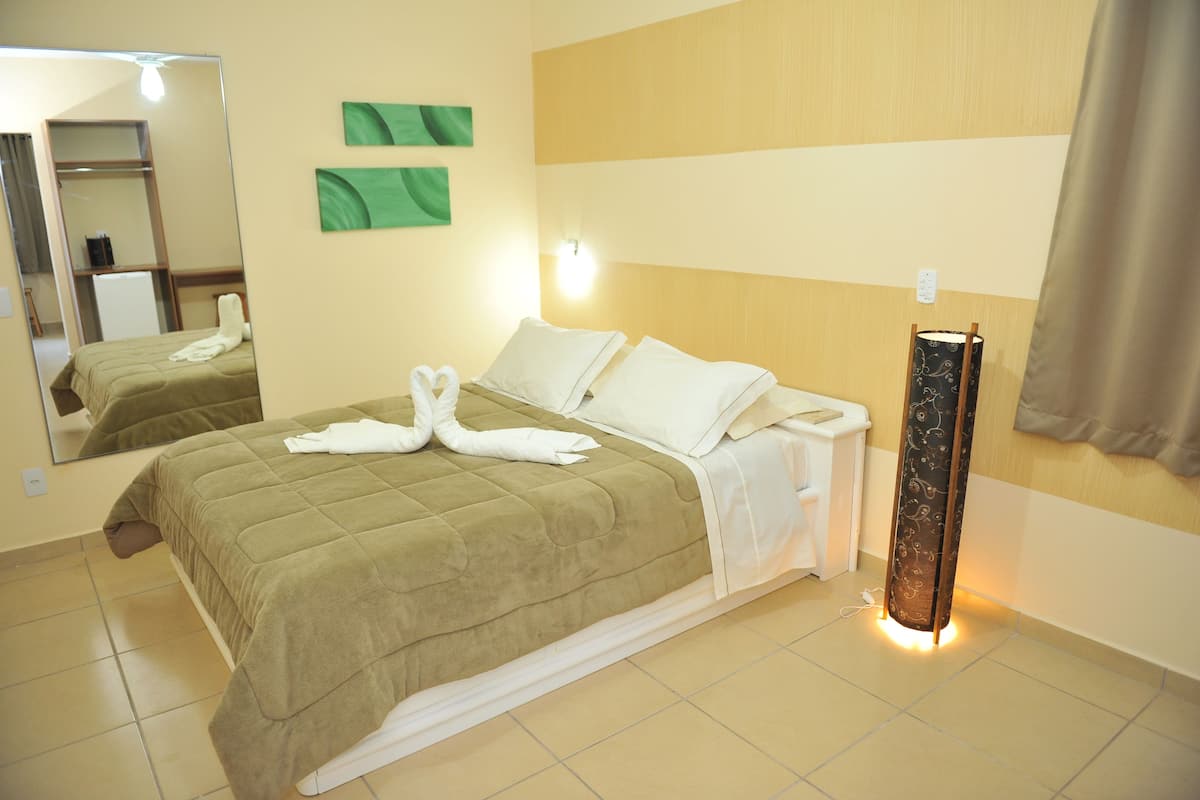 Premium bedding, minibar, desk, blackout drapes