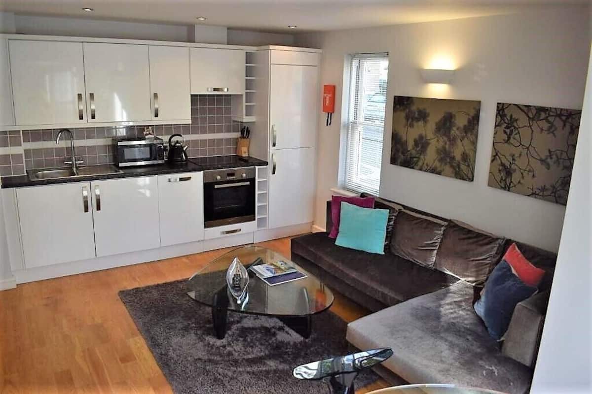 Superior Apartment, Patio, Garden Area | Private kitchen | Fridge, microwave, oven, dishwasher