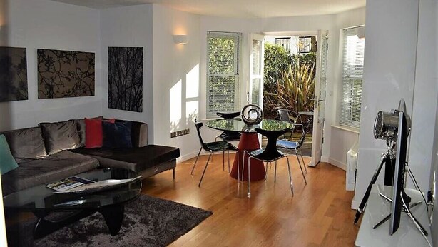 Superior-Apartment, Terrasse, zum Garten hin | Wohnbereich